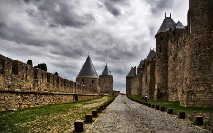 This scene takes place in Carcassonne.. Someone told me it looked like an Harry Potter postcard